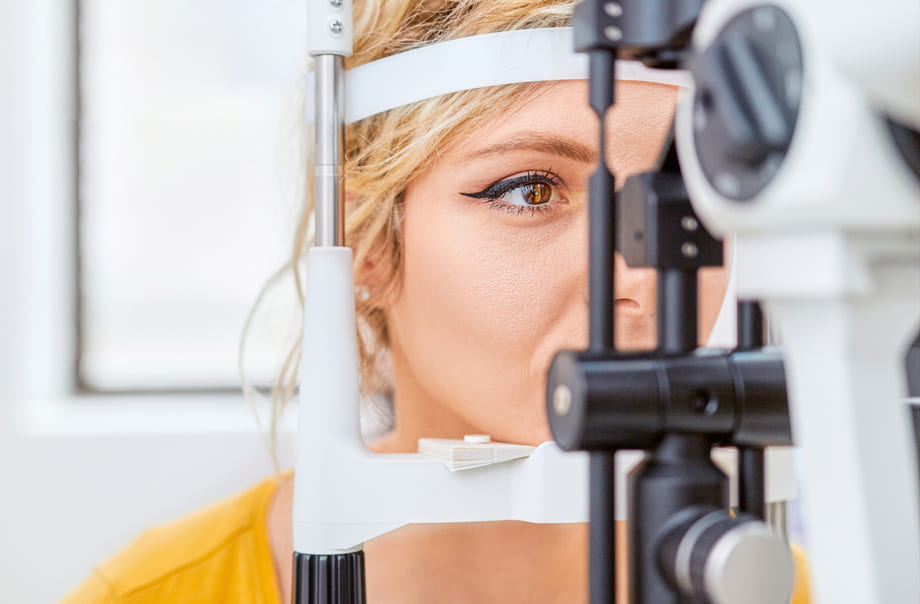 Gör en linstillpassning hos en optiker innan du köper linser